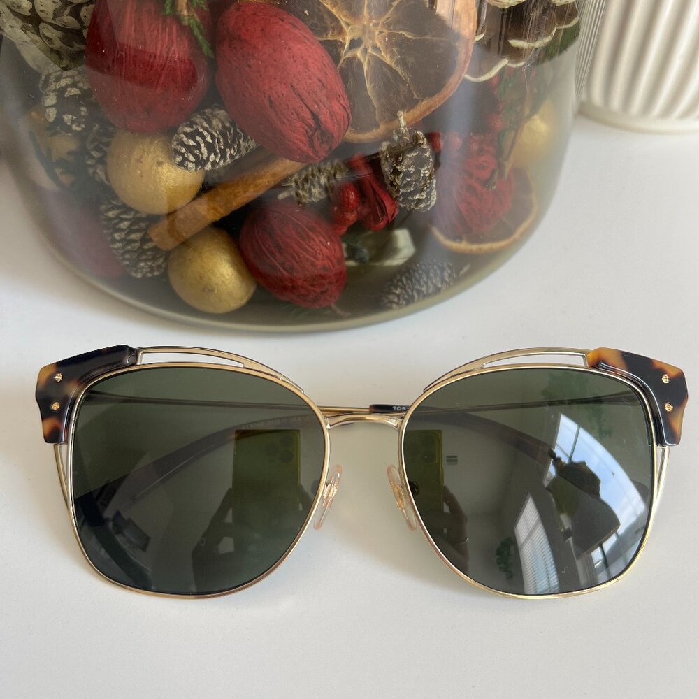 Like New Tory Burch Sunglasses